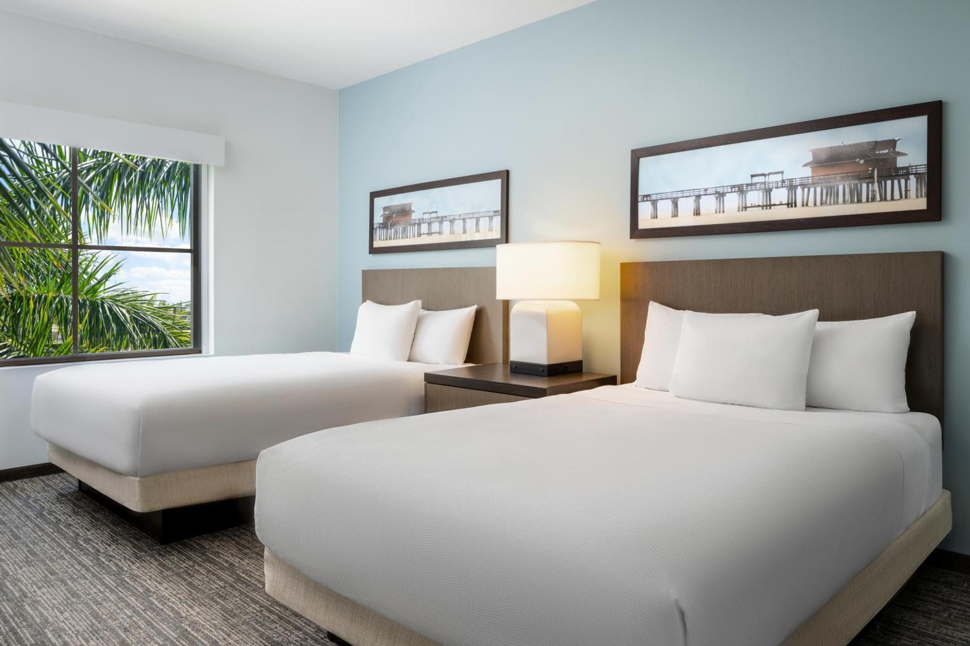 Hyatt House Naples 5th Avenue Hotell Exteriör bild